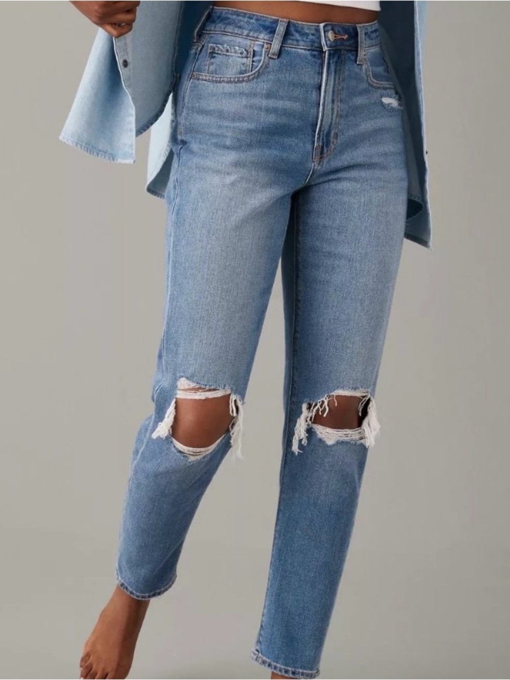American Eagle Mom Jeans High Rise Distressed Ripped Knees: Size 2 Regular
